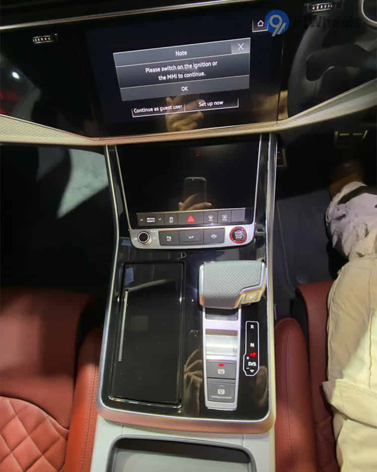 Dashboard & Front Cabin - 4