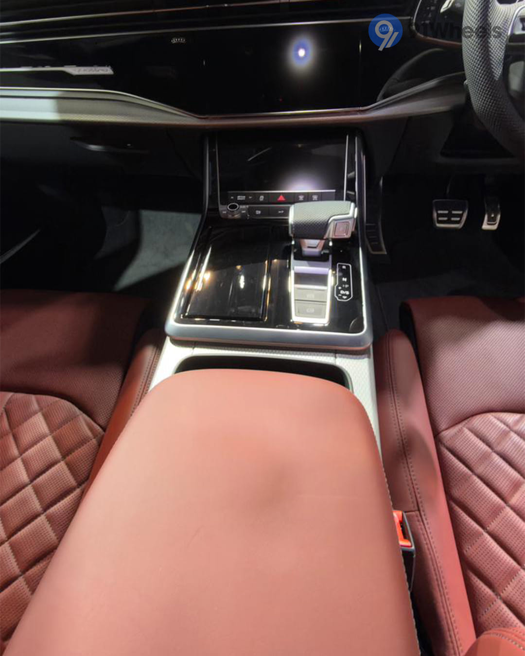 Dashboard & Front Cabin - 3