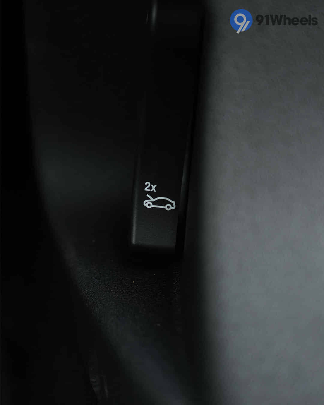 Boot Release Lever / Fuel Lid Release Lever