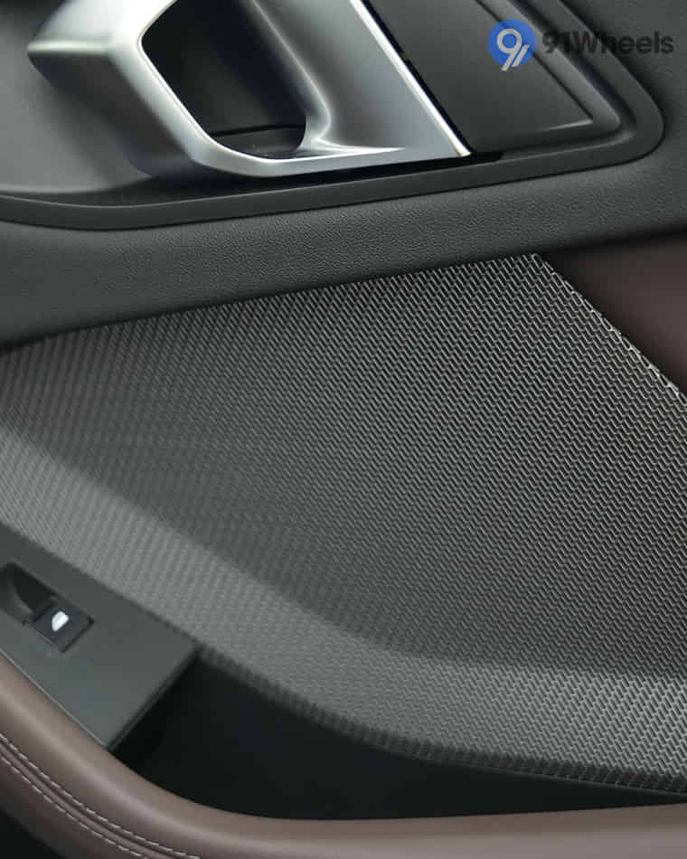 Infotainment & Charging - 2 Infotainment & Charging - 2