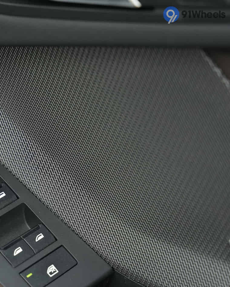 Infotainment & Charging - 1 Infotainment & Charging - 1