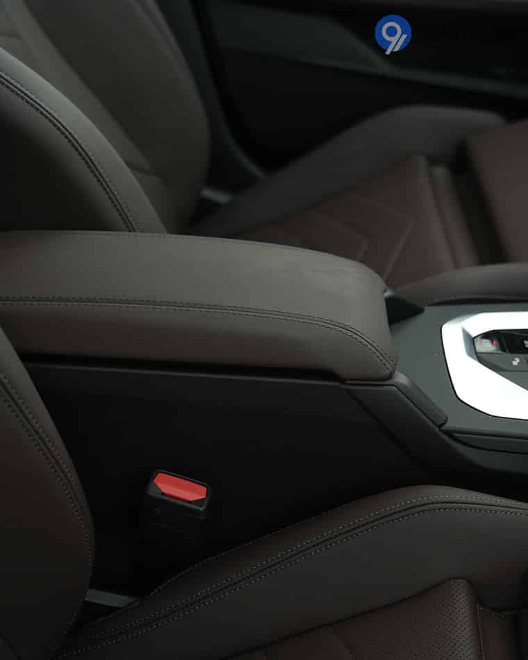 Dashboard & Front Cabin - 10 Dashboard & Front Cabin - 10