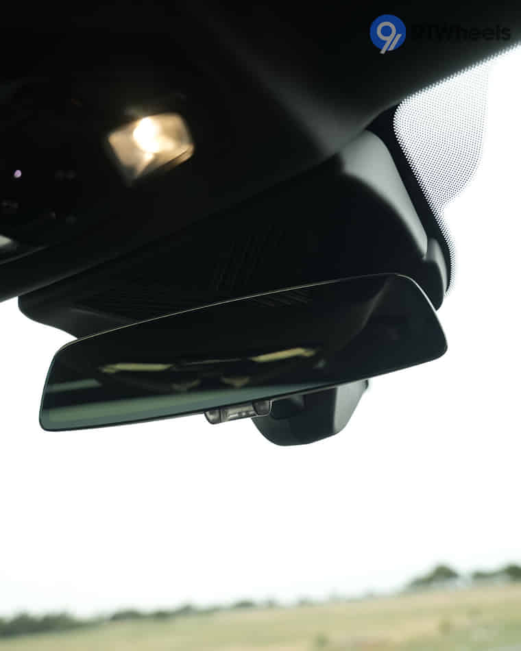 Dashboard & Front Cabin - 14 Dashboard & Front Cabin - 14