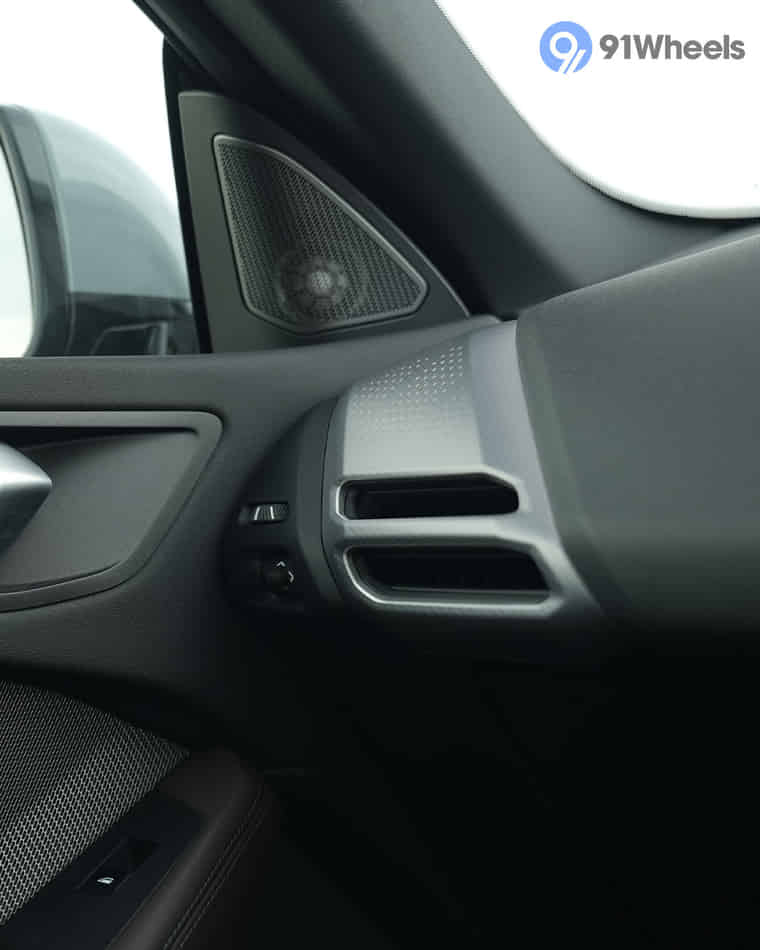 Infotainment & Charging - 3 Infotainment & Charging - 3