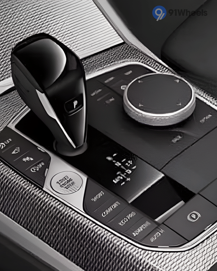 Dashboard & Front Cabin - 4 Dashboard & Front Cabin - 4