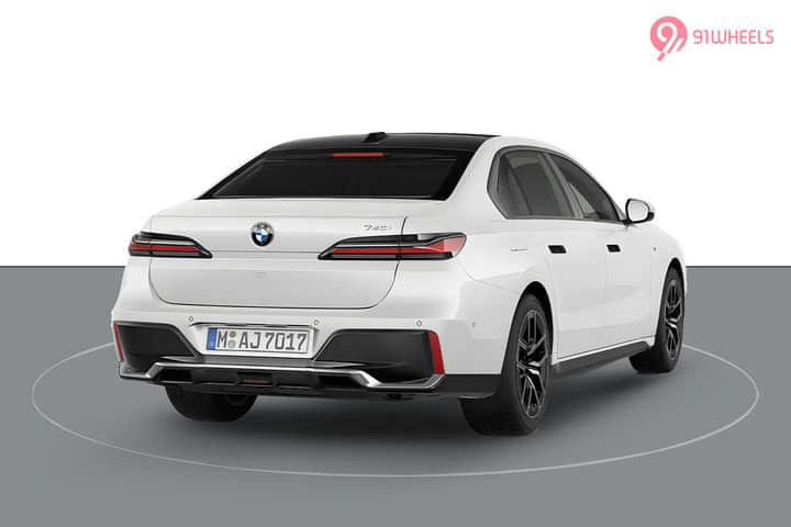 BMW 7-Series Right Rear Three Quarter