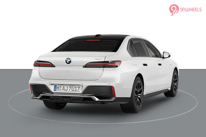 BMW 7-Series Right Rear Three Quarter