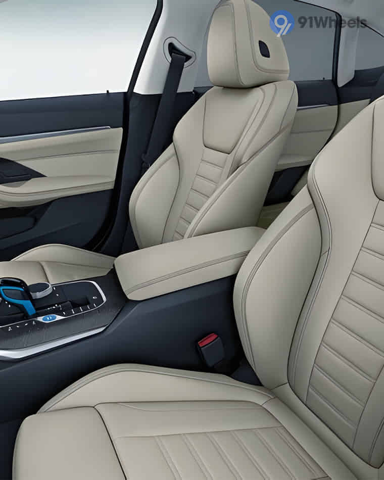 Dashboard & Front Cabin - 4