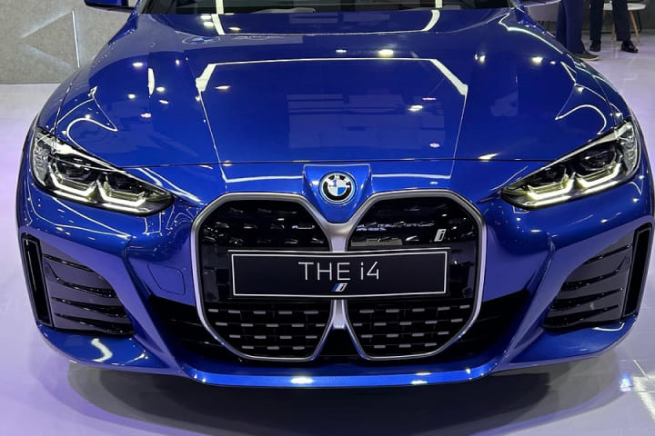 BMW i4 Closed Hood/Bonnet BMW i4 Closed Hood/Bonnet