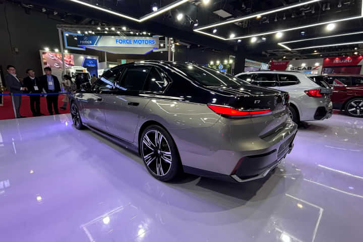 BMW i7 Left Rear Three Quarter BMW i7 Left Rear Three Quarter