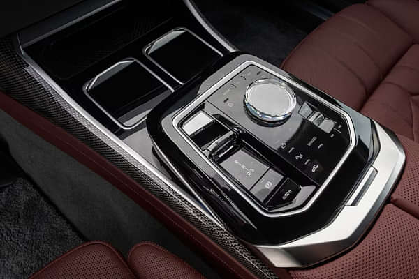 BMW i7 Cup Holders
