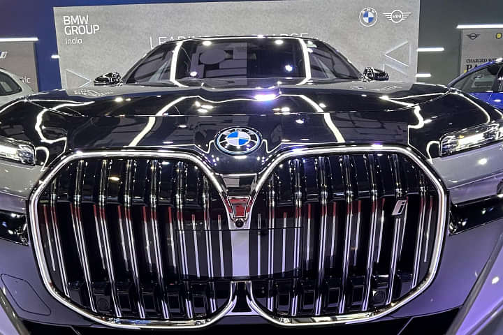 BMW i7 Grille