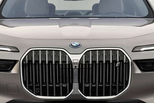 BMW i7 Front Bumper