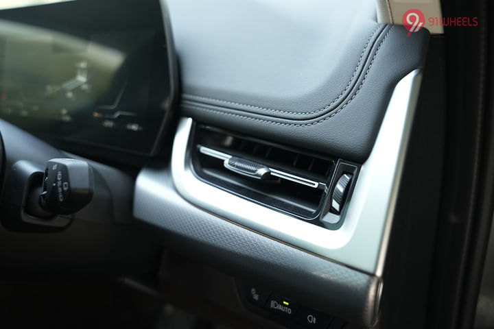 BMW iX1 LWB Right Side Air Vents