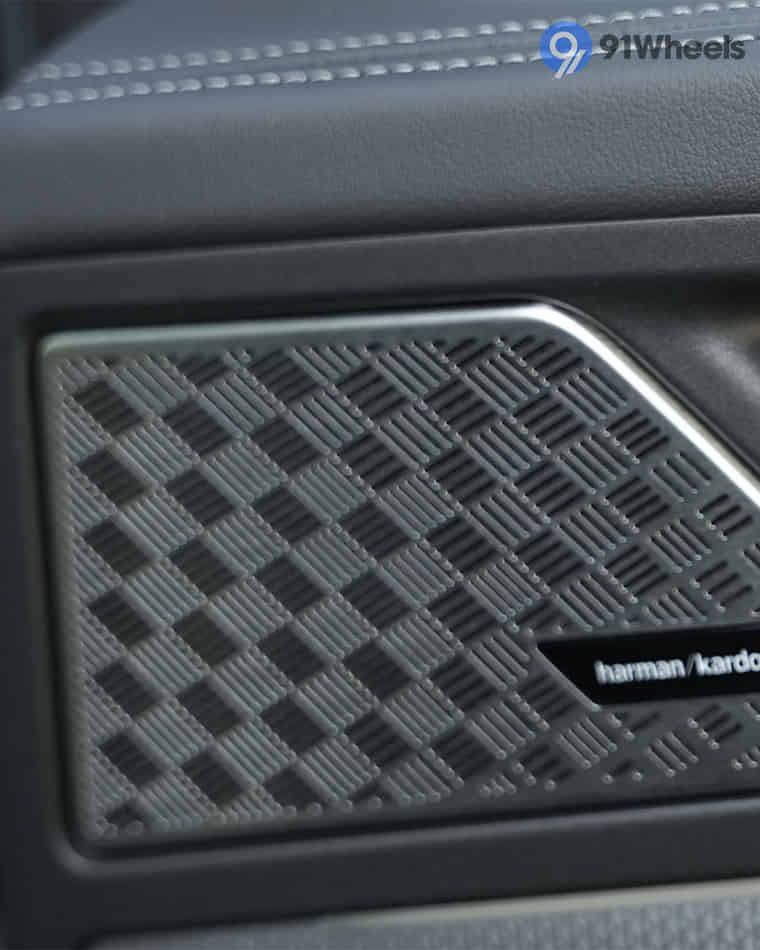 Infotainment & Charging - 2