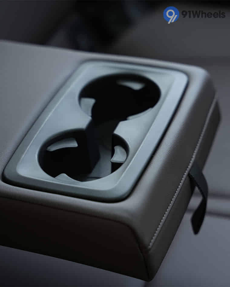 Dashboard & Front Cabin - 9