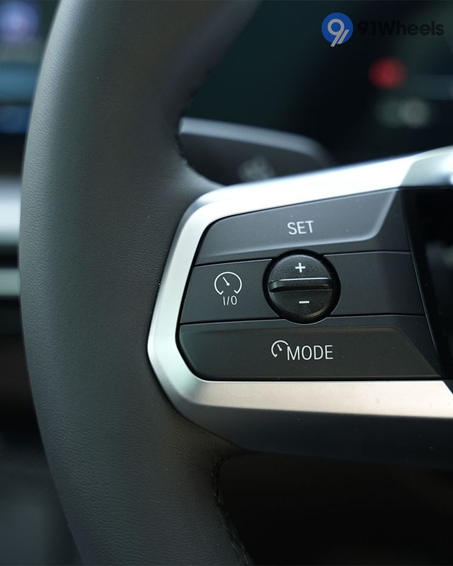 iX1 LWB Left Steering Mounted Controls