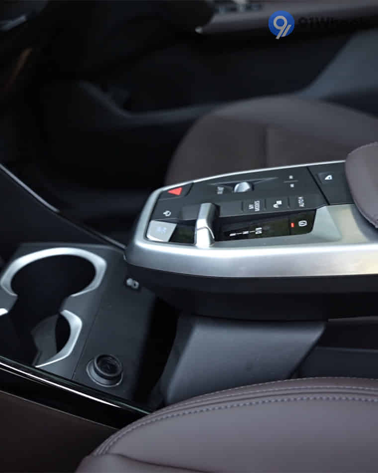 Dashboard & Front Cabin - 1