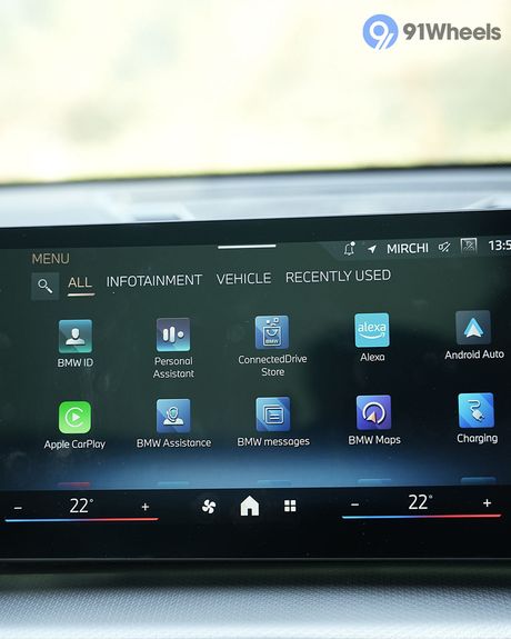 iX1 LWB Infotainment Display