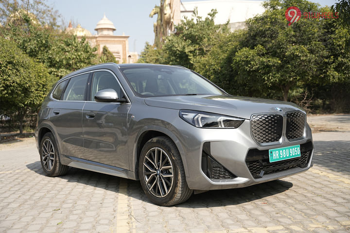 BMW iX1 LWB Right Front Three Quarter