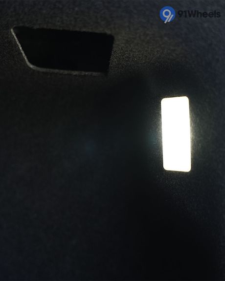 iX1 LWB Rear Row Roof Mounted Cabin Lamps