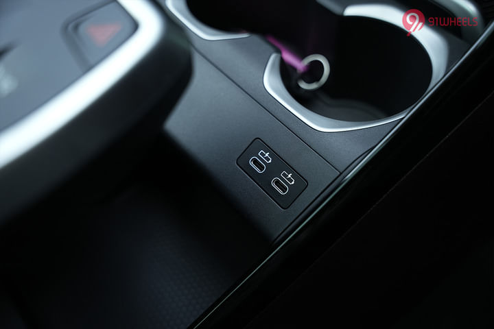 BMW iX1 LWB USB Port/Power Socket/Wireless Charging