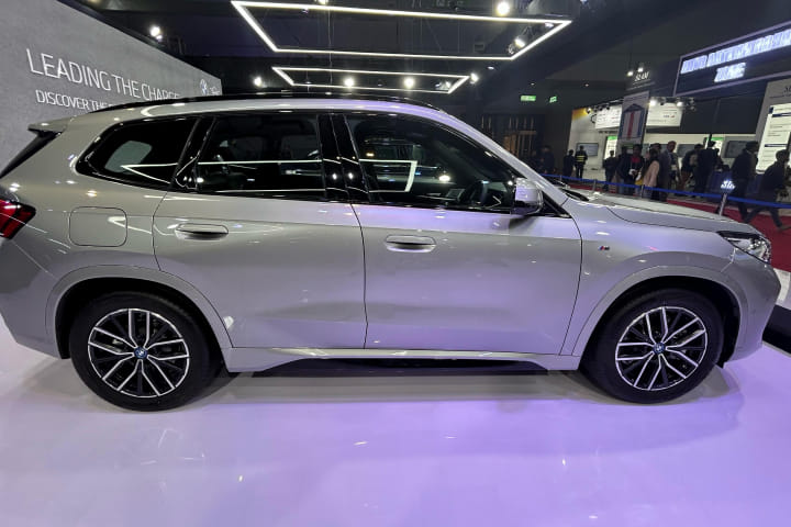 BMW iX1 2023-2025 Right Side View