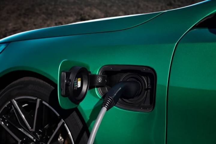 BMW M5 Open Fuel Lid