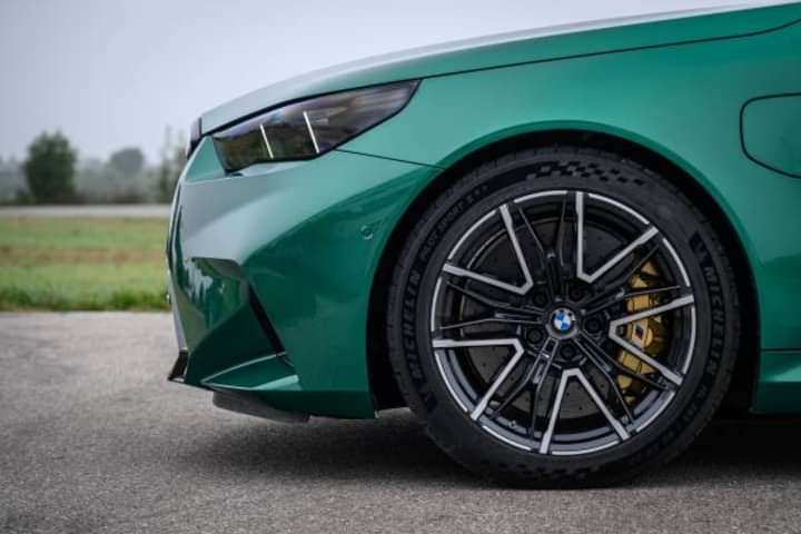 BMW M5 Front Fender