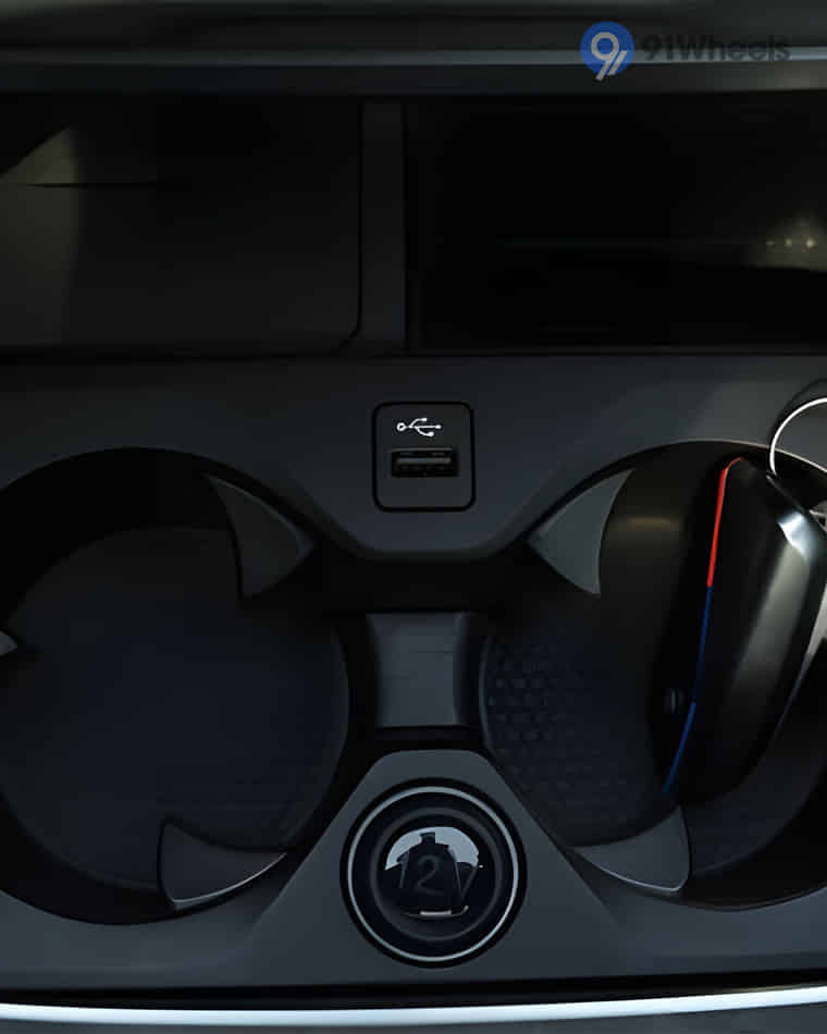 Dashboard & Front Cabin - 3