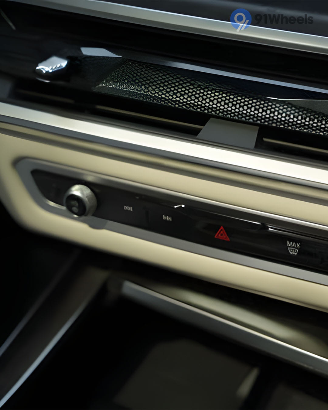 Dashboard & Front Cabin - 4