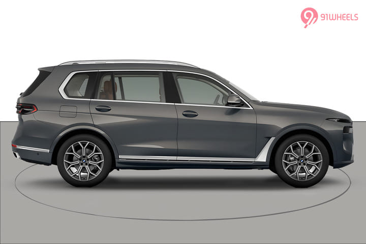 BMW X7 Right Side View