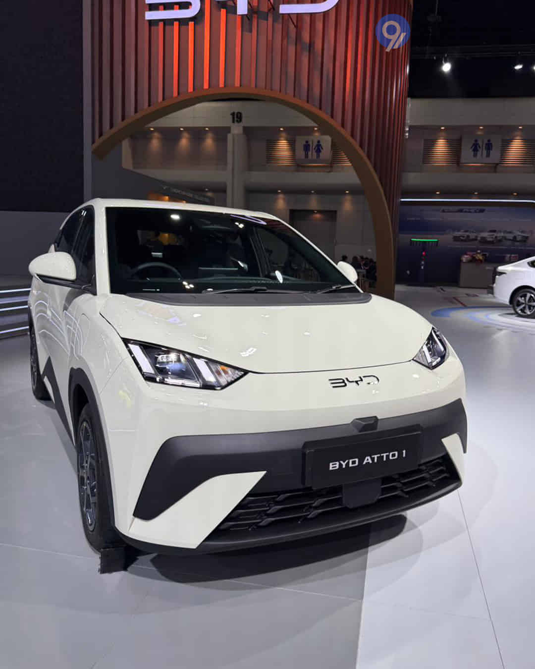 Front Windshield / Windscreen