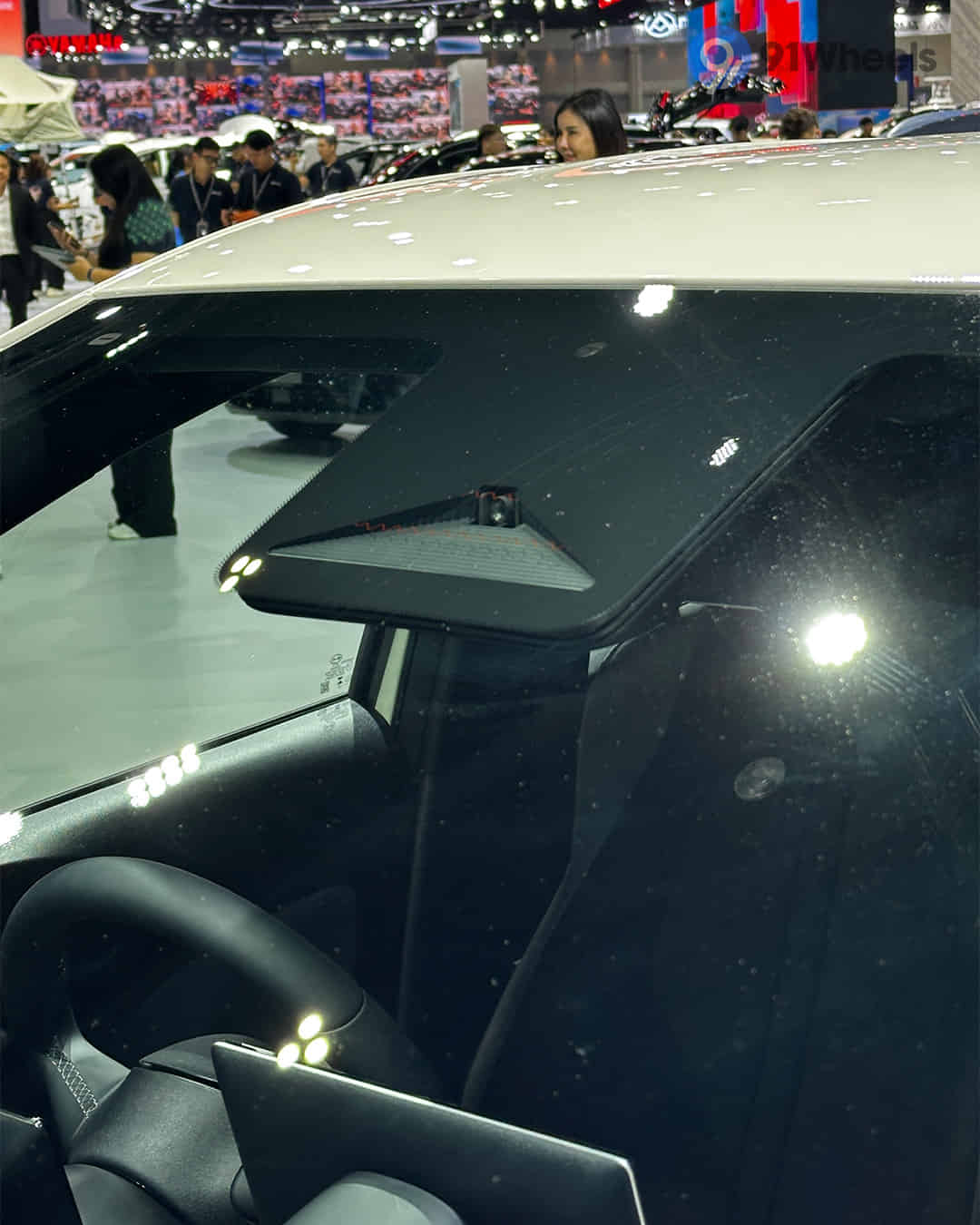 Front Windshield / Windscreen Front Windshield / Windscreen