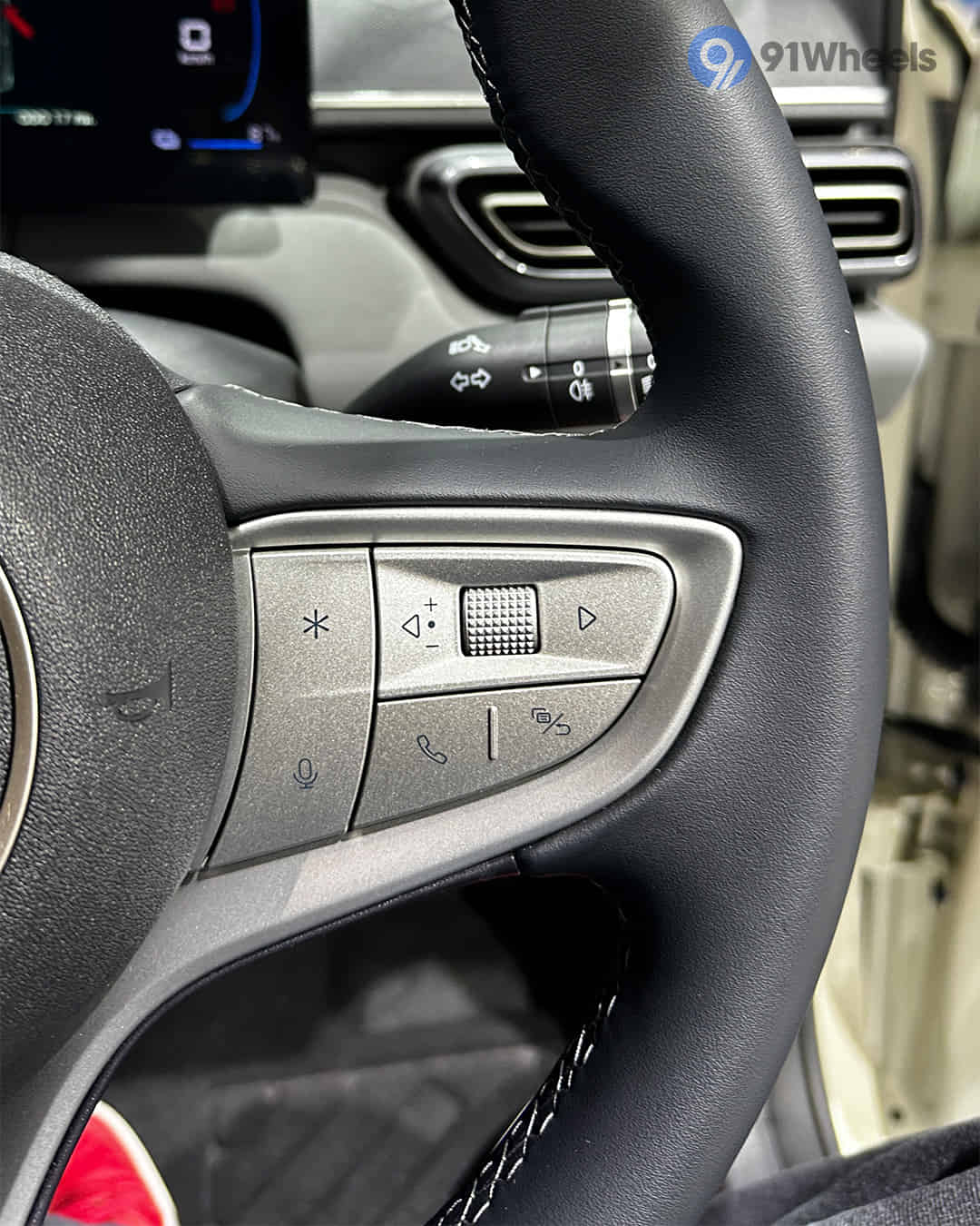 Right Steering Mounted Controls Right Steering Mounted Controls