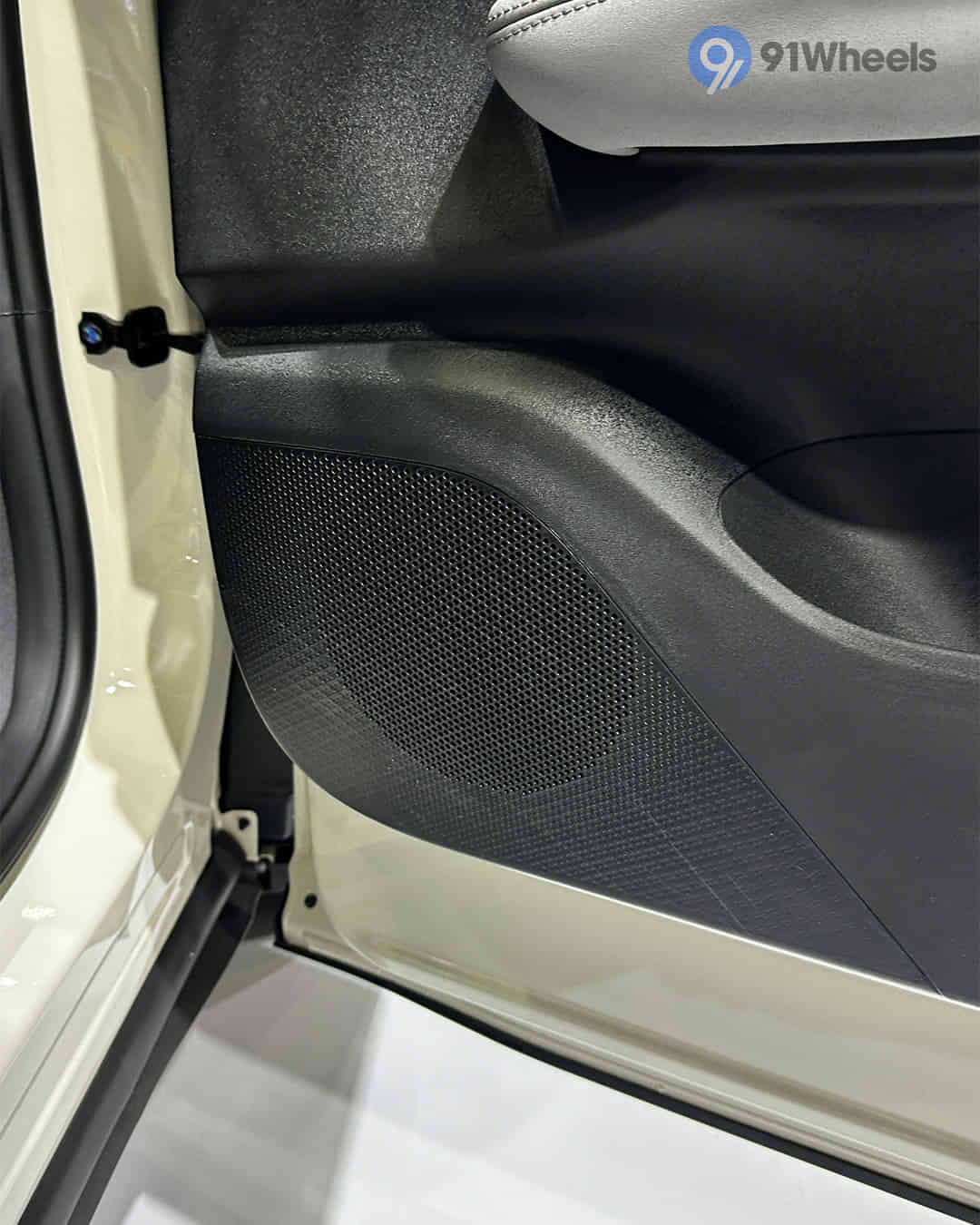 Front Speakers Front Speakers