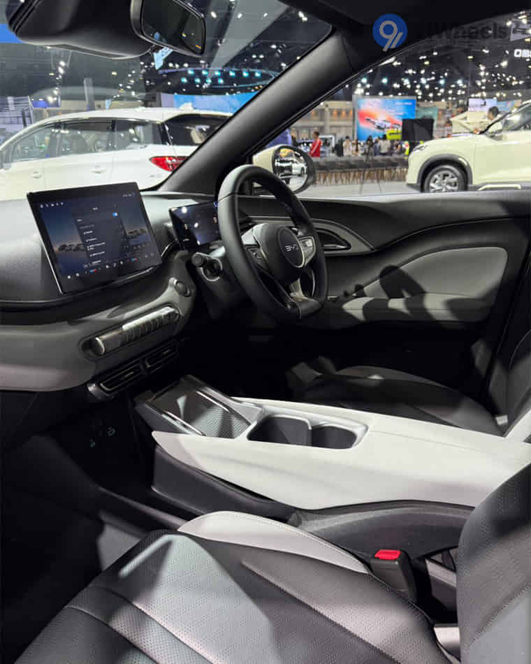 Dashboard & Front Cabin - 1