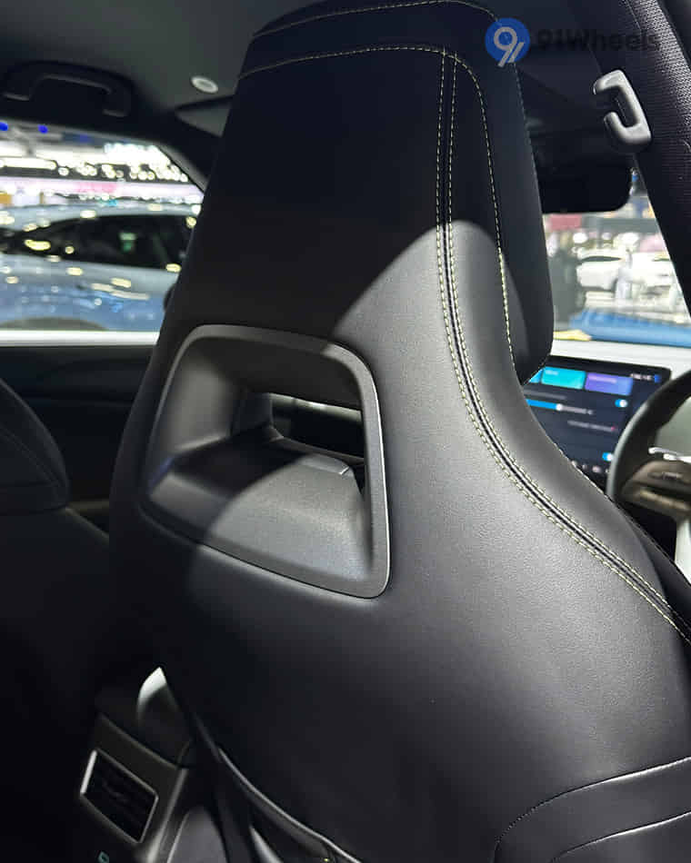 Seats & Cabin Comfort - 7