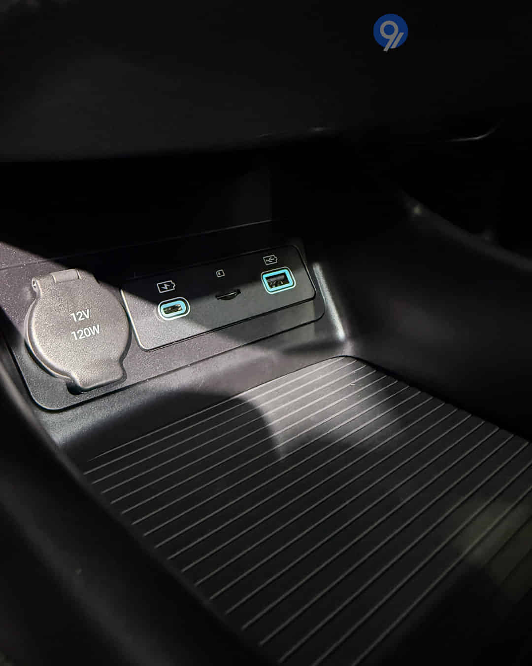 Power Socket / USB / Wireless Charging Power Socket / USB / Wireless Charging