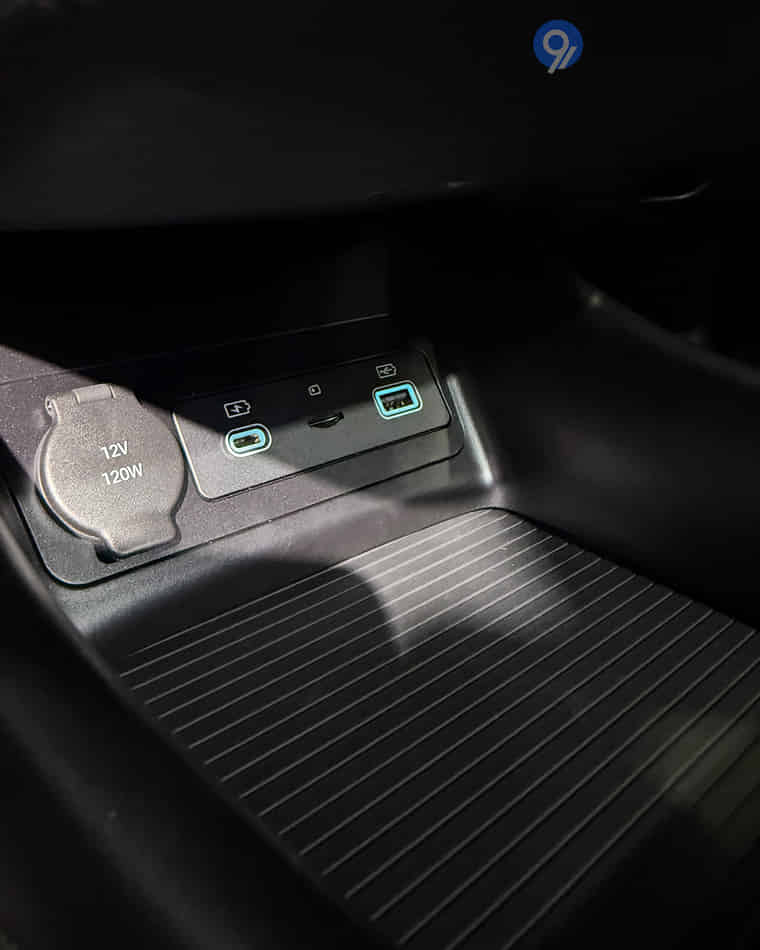 Dashboard & Front Cabin - 5 Dashboard & Front Cabin - 5