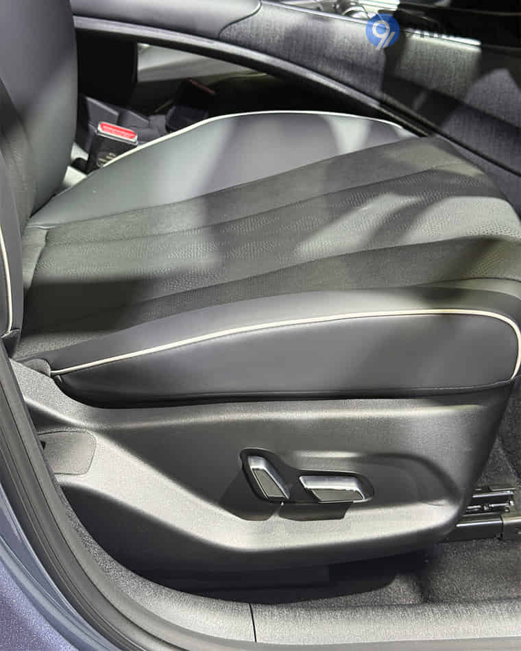 Seats & Cabin Comfort - 5 Seats & Cabin Comfort - 5