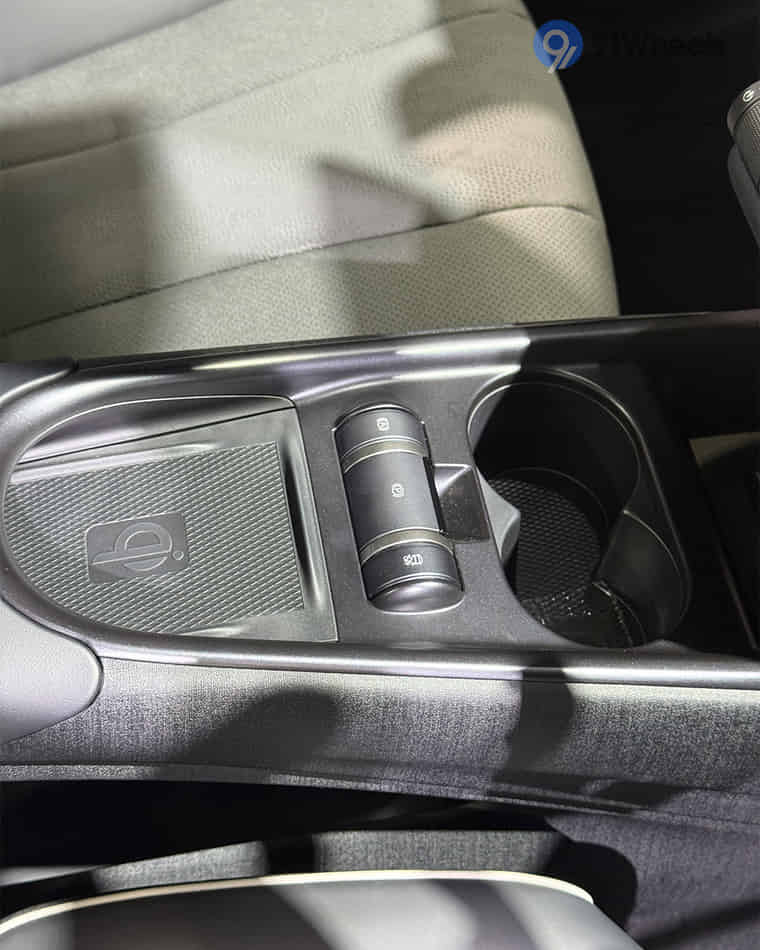 Dashboard & Front Cabin - 7 Dashboard & Front Cabin - 7