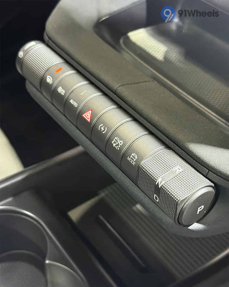 Dashboard & Front Cabin - 6 Dashboard & Front Cabin - 6