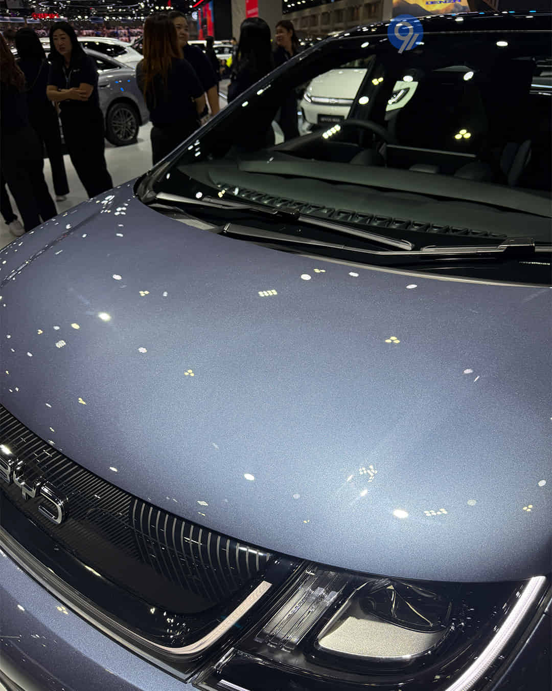 Closed Hood / Bonnet Closed Hood / Bonnet