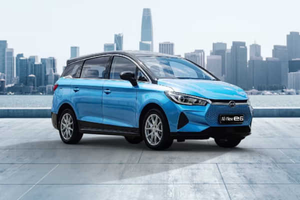 BYD E6 Electric 2021-2024 Right Front Three Quarter BYD E6 Electric 2021-2024 Right Front Three Quarter