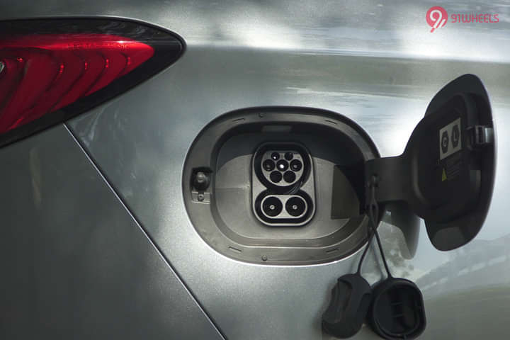 BYD eMAX 7 Rear Row Charging Point