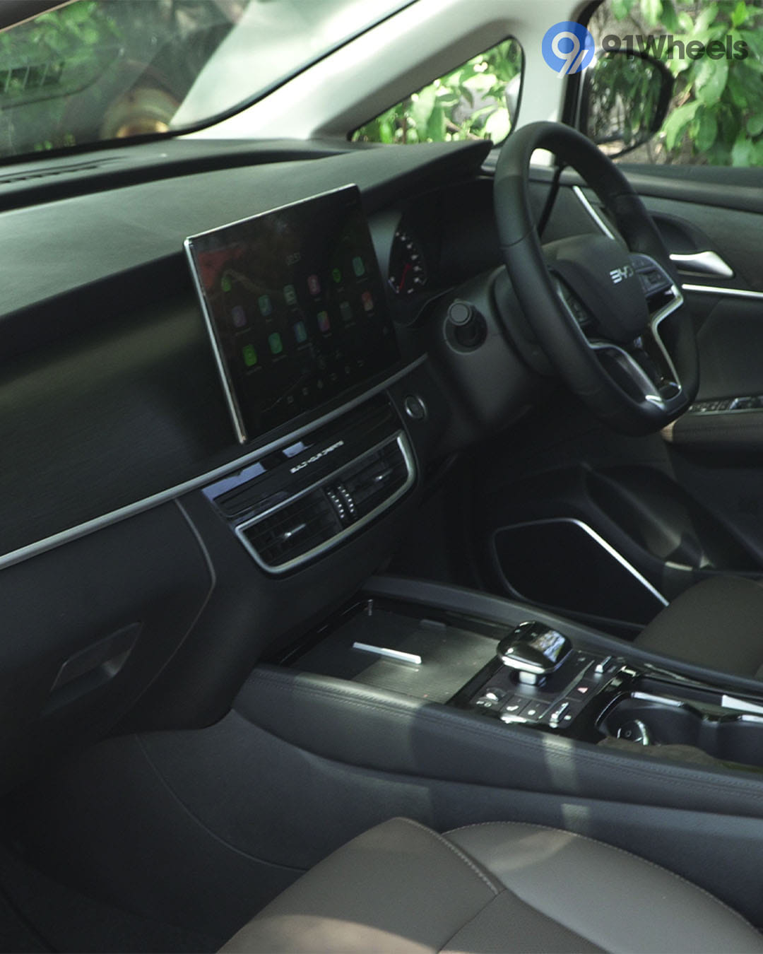 Dashboard & Front Cabin - 10 Dashboard & Front Cabin - 10