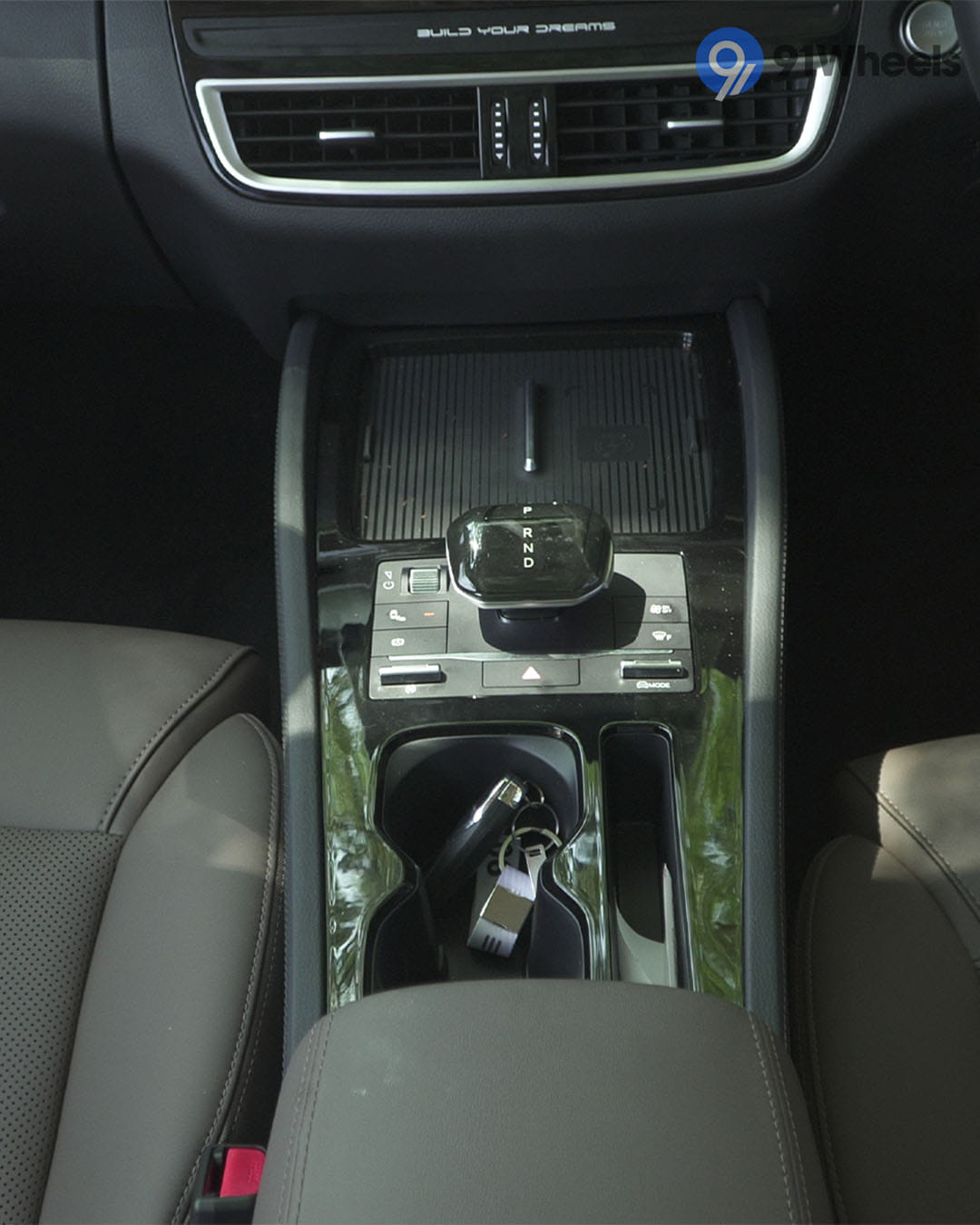 Dashboard & Front Cabin - 7 Dashboard & Front Cabin - 7