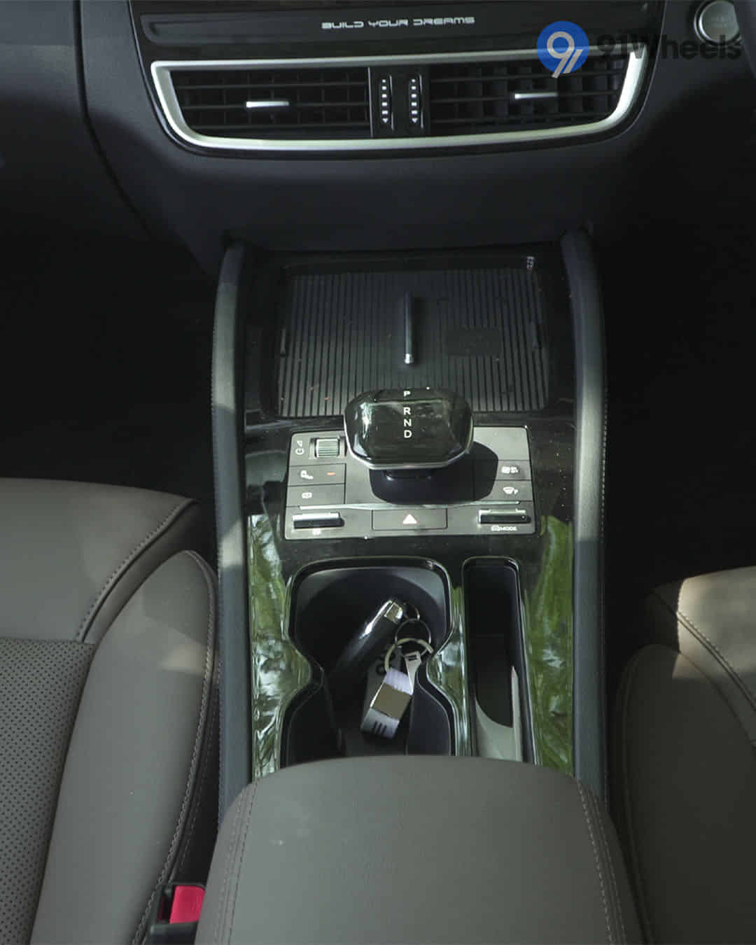 Front Centre Arm Rest Storage