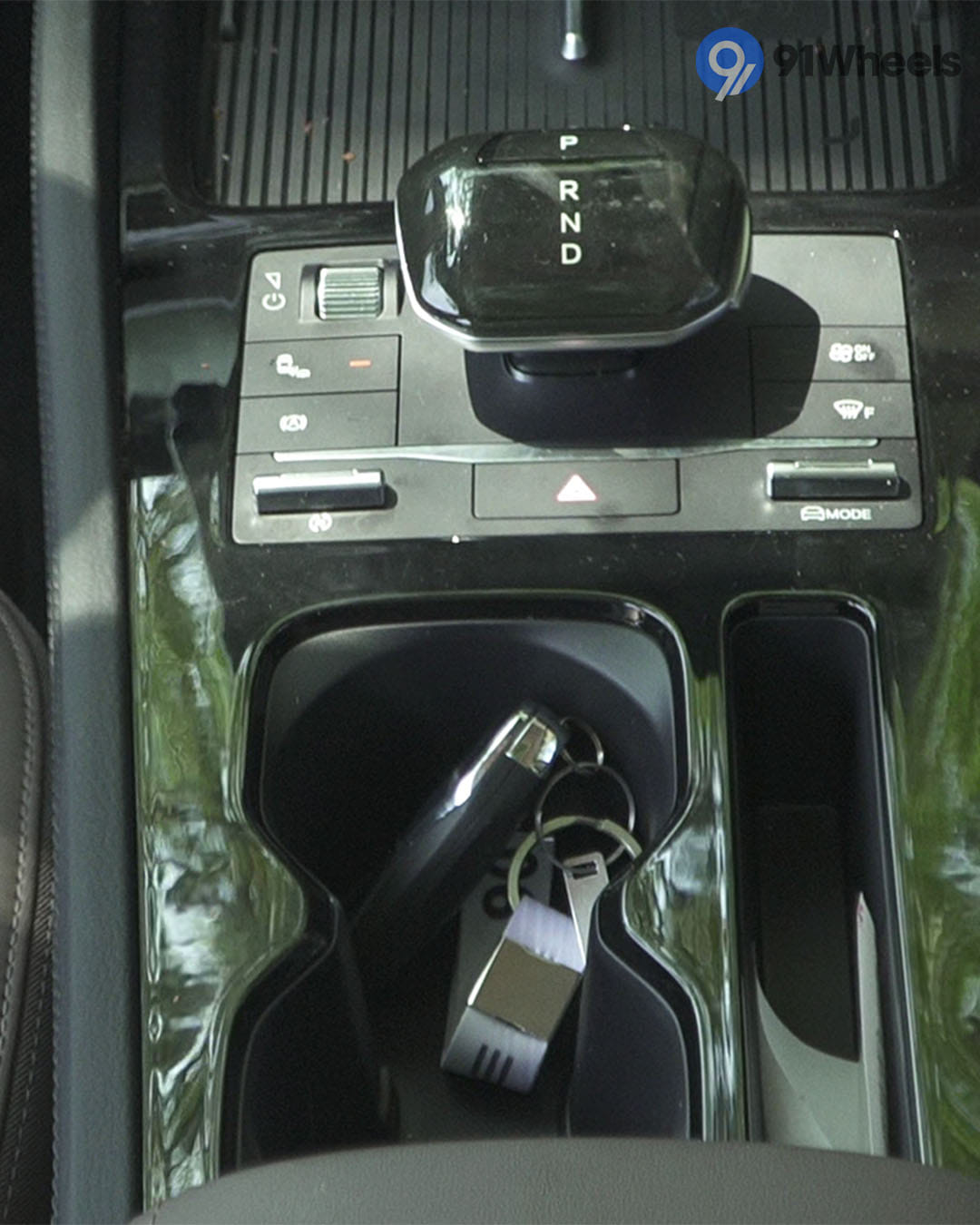 Dashboard & Front Cabin - 8 Dashboard & Front Cabin - 8